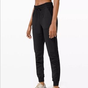Lululemon Beyond the Studio 7/8 Joggers